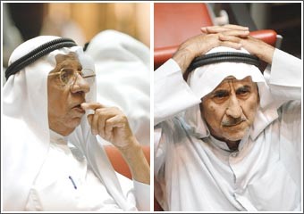 إحجام واضح عن الشراء على الأسهم «القيادية» يدفع السوق لتراجعات حادة