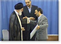 خامنئي ينصب نجاد لولاية ثانية: أعيّن الرجل الشجاع لرئاسة الجمهورية