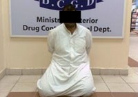 عسكري سابق سقط بـ 4 أصابع وضبط مواطنين ومواطنة عادوا بمخدرات من السفر