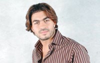 خالد سليم يغني «قاتل بلا أجر»