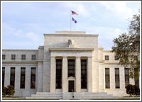 «المركزي» الأميركي يبقي الفائدة دون تغيير ويمدّد شراء السندات