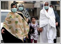 النجم سامي الجابر يطلق حملة للتوعية بـ «إنفلونزا الخنازير» والعبيكان يدعو إلى عدم تقبيل الحجر الأسود خوفاً من انتشار الوباء