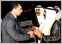 وزير الديوان نقل تعازي الأمير بوفاة عبدالعزيز الحكيم