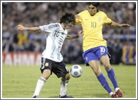 البرازيل تُذِلّ الأرجنتين في عقر دارها وتتأهل إلى مونديال 2010