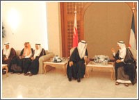 صاحب السمو بحث مع رئيس وزراء البحرين سبل دعم أطر التعاون الثنائي