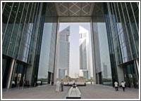 الأزمة تقود دبي للتخلي عن قائمة أسرع المراكز المالية نهوضاً