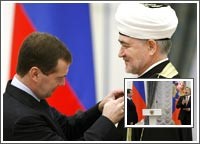 مدڤيديڤ يكرّم رجل الدين الروسي المسلم