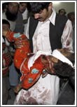 انتحاري يقتل ويصيب 130 باكستانياً في بيشاور