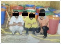 «أمن الأحمدي» يغلق أكبر وكر للخمور المحلية ويداهم وكرين مشبوهين ومنزلاً للسحر والشعوذة.. ومتسولة وابنها يتسولان بتقارير طبية مزورة