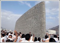 الحجاج رموا جمرة العقبة الكبرى بلا حوادث وجسر الجمرات الجديد أثبت فعاليته
