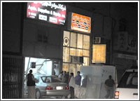 اقتحمت «اليابانية» المحل بسبب انفلات الدواسة