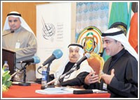 أبل والعسعوسي عرّفا الإعلاميين المشاركين في القمة بجائزة الشيخ سالم العلي للمعلوماتية