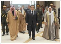 الأمير بحث مع الرئيس المصري آخر المستجدات الإقليمية والدولية