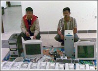 4 آسيويين يديرون شقة لسرقة الاتصالات و4 آخرون يديرون مصنعاً للخمور في الجليب