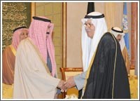 وجهاء الكويت نقلا عن صاحب السمو عززوا اللحمة الوطنية وتازروا وانبذوا الخلافات لان الكويت هي وطن الجميع