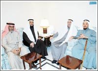 رواد ديوانية جاسم الحمدان متفائلون بخطة التنمية وانجاز المشاريع العملاقة