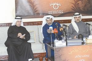 السميط متوسطا ماضي الخميس وسامي النصف	 سعود سالم﻿