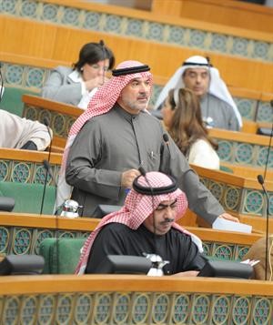 صالح عاشور متحدثا في جلسة امس