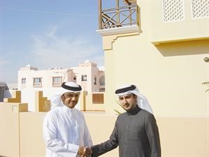 احمد حبيب مصافحا احمد شريف