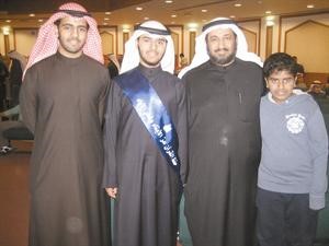دموسى الجويسر يتوسط ابناءه عبدالعزيز ومحمد وعمر