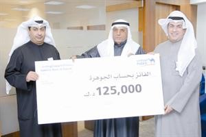 المدير الاقليمي في البنك الوطني بدر المطوع وغانم الغانم﻿