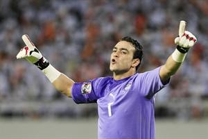 عصام الحضري يطمح للبقاء في الملاعب حتى ما بعد الاربعين