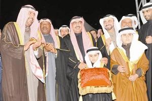 الشيخ احمد الفهد والشيخ علي الجراح والوزير روضان الروضان والوزير د فاضل صفر والشيخ علي العبدالله خلال الافتتاح
احمد باكير
