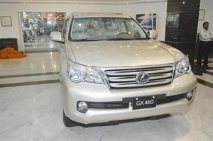 «الساير» تطلق نجمتي لكزس LS600hl وGX460
