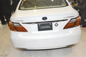 «الساير» تطلق نجمتي لكزس LS600hl وGX460