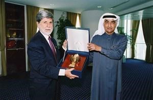 صلاح المرزوق رحمه الله اثناء تكريمه في احد المناسبات