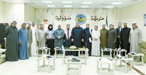 لقطة تذكارية للمشاركين في اجتماع المستشارين القانونيين لجمعية الصحافيين بحضور رئيس واعضاء مجلس ادارة الجمعية﻿