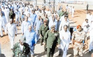 الرئيس السوداني عمر البشير في جولة بموقع مشروع سكر كنانة﻿