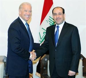 رئيس الوزراء العراقي نور المالكي مستقبلا نائب الرئيس الاميركي جوزيف بايدن 	رويترز﻿
