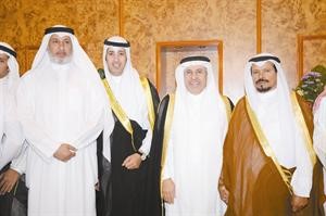 السفير السعودي عبدالعزيز الفايز ومحمد المسيلم يباركان
﻿