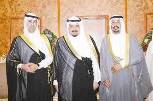 الشيخ احمد العبدالله يبارك للمعرس وشقيقه علي النصافي
﻿