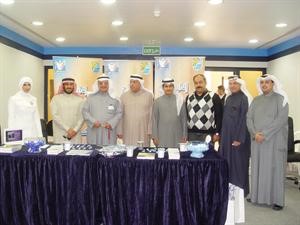 دعبدالرحيم ذياب خلال زيارته للمعرض﻿