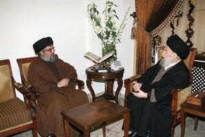 العلامة السيد محمد حسين فضل الله مستقبلا السيد حسن نصر الله الامين العام لحزب الله الذي زاره في دارته بالضاحية للاطمئنان على صحتهمحمود الطويل