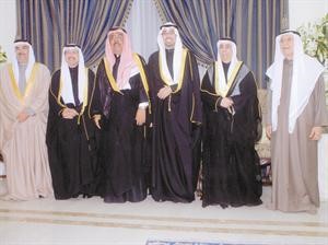 الشيخ جابر الخالد والشيخ احمد بن حسن ال خليفة يباركان للمعرس ووالده ابراهيم الغانم وعمه دمساعد الهارون

