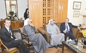 فيلتمان ورئيس التحرير الزميل يوسف خالد المرزوق والزميل وليد النصف 