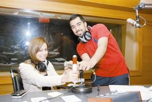 الموسوي مع حنان في استديو البرنامج﻿