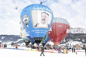 فريق المنطاد قدم عددا من عروض الطيران الحر
