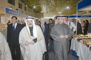 الكندري والنصار يتجولان في اجنحة معرض الغذاء 2010