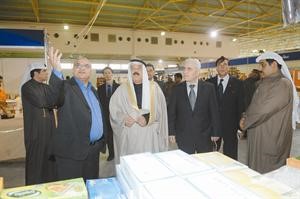  ويطلعان على احدث المنتجات في جناح اخر﻿
