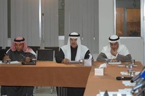 عامر التميمي وعبدالمحسن مظفر خلال الجلسة
