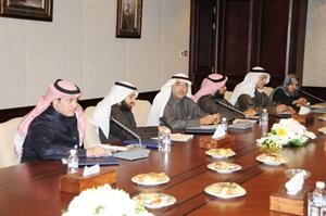 دسلوى الجسار وعدنان المطوع ودجمعان الحربش وعبدالرحمن العنجري وعسكر العنزي خلال الاجتماع
