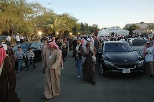 حشود من المهنئين تتوافد على ديوان سمو الشيخ سالم العلي
