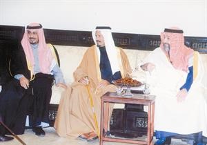 صاحب السمو الملكي الامير خالد بن طلال والشاعر محمد الخس ومحمد بن بصيص﻿