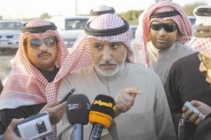 الوكيل مالكليب متحدثا للصحافيين بعد الجولة