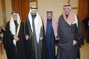 الشيخ سلمان الحمود وعبدالعزيز الغنام يهنئان الشيخ علي سالم العلي﻿