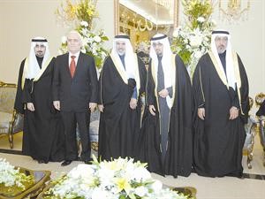السفير البحريني الشيخ خليفة بن حمد والسفير السوري بسام عبدالمجيد يهنئان
﻿